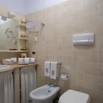 לינה וארוחת בוקר At Durrueli's 4*
