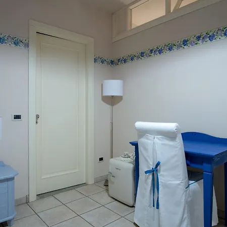 At Durrueli's Порт-Эмпедокле