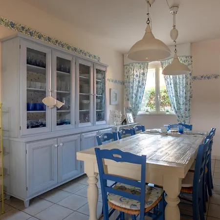 At Durrueli's Порт-Эмпедокле