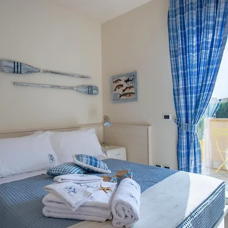 At Durrueli's Порт-Эмпедокле